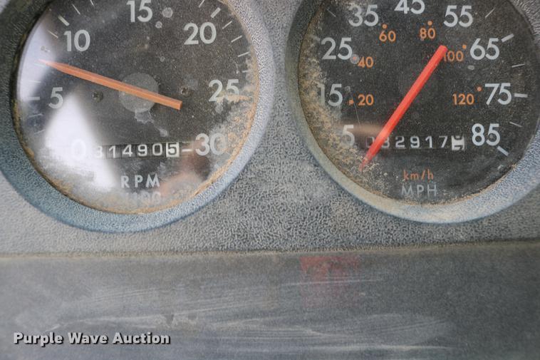 image for item DD6104 2001 Freightliner FL70  fuel and lube truck