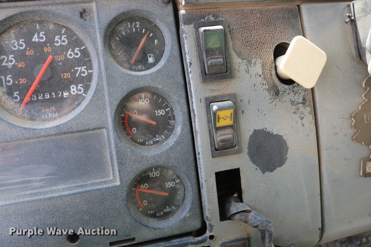 image for item DD6104 2001 Freightliner FL70  fuel and lube truck