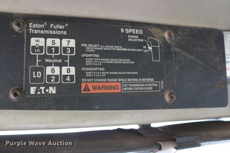 image for item DD6104 2001 Freightliner FL70  fuel and lube truck