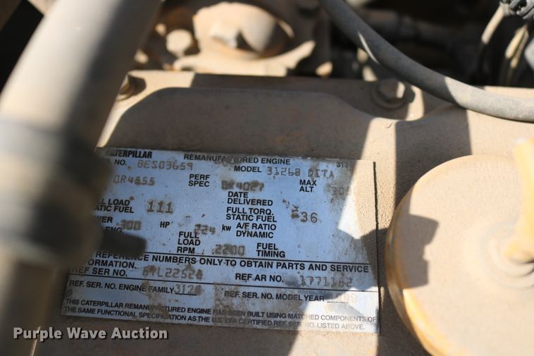 image for item DD6104 2001 Freightliner FL70  fuel and lube truck