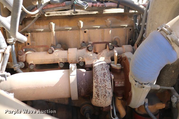 image for item DD6104 2001 Freightliner FL70  fuel and lube truck