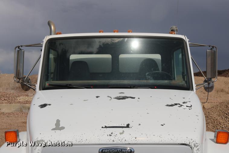 image for item DD6104 2001 Freightliner FL70  fuel and lube truck