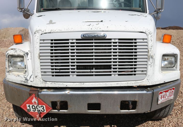 image for item DD6104 2001 Freightliner FL70  fuel and lube truck