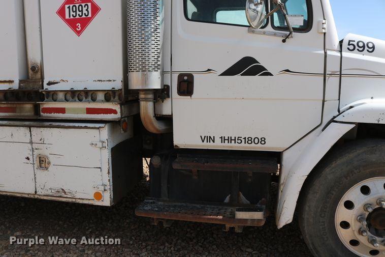 image for item DD6104 2001 Freightliner FL70  fuel and lube truck