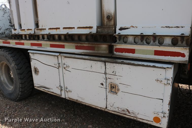 image for item DD6104 2001 Freightliner FL70  fuel and lube truck