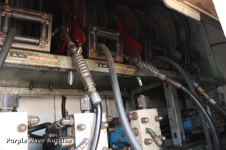 image for item DD6104 2001 Freightliner FL70  fuel and lube truck