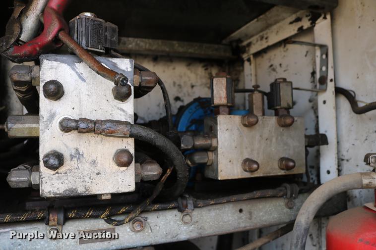 image for item DD6104 2001 Freightliner FL70  fuel and lube truck