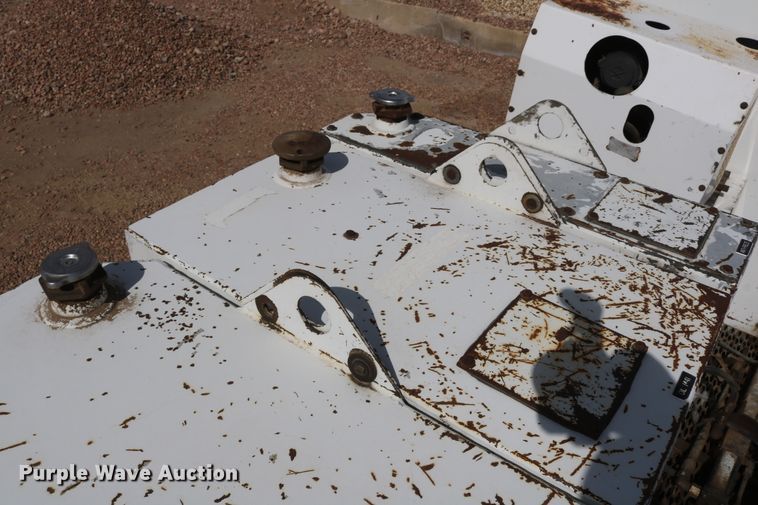 image for item DD6104 2001 Freightliner FL70  fuel and lube truck