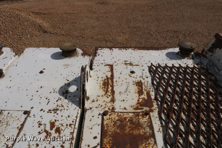 image for item DD6104 2001 Freightliner FL70  fuel and lube truck