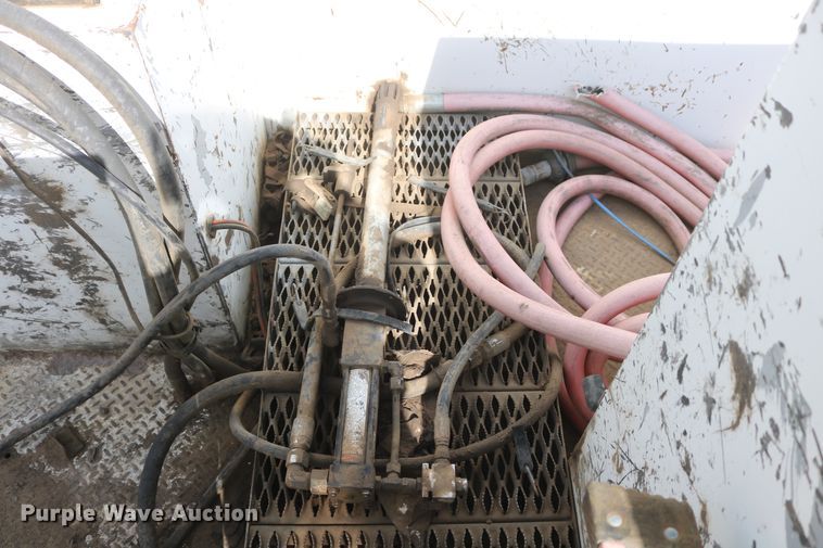 image for item DD6104 2001 Freightliner FL70  fuel and lube truck