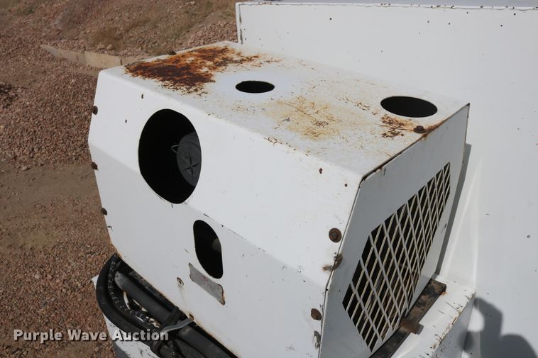 image for item DD6104 2001 Freightliner FL70  fuel and lube truck