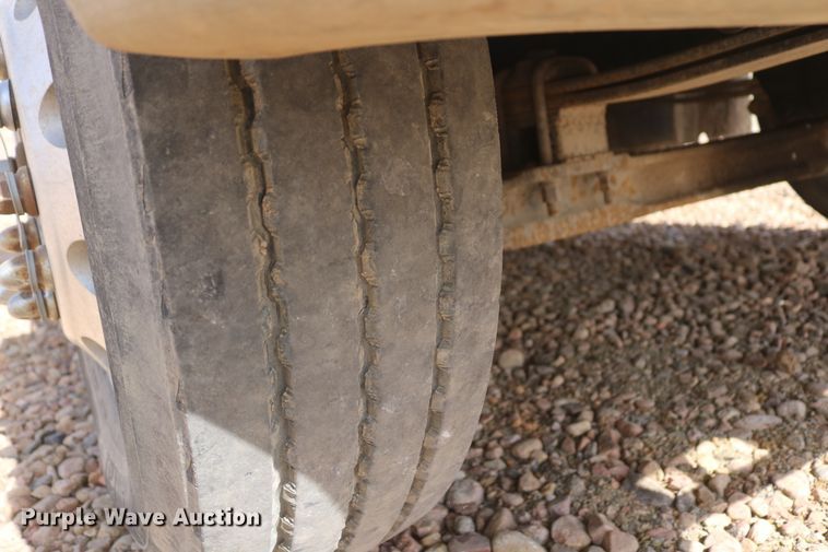 image for item DD6104 2001 Freightliner FL70  fuel and lube truck