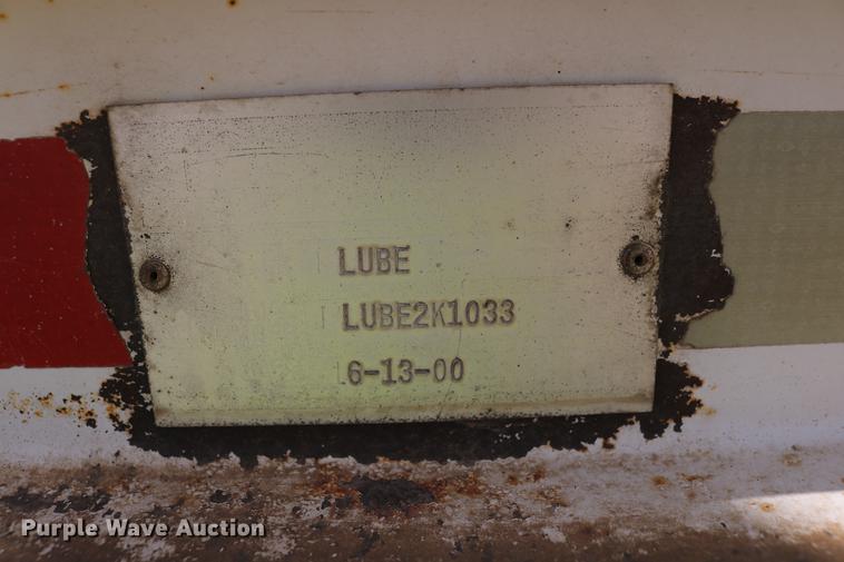 image for item DD6104 2001 Freightliner FL70  fuel and lube truck