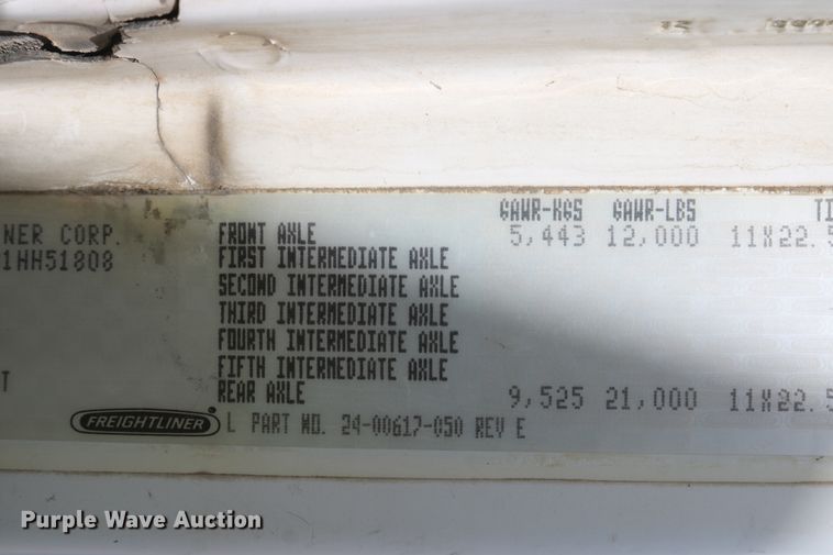 image for item DD6104 2001 Freightliner FL70  fuel and lube truck