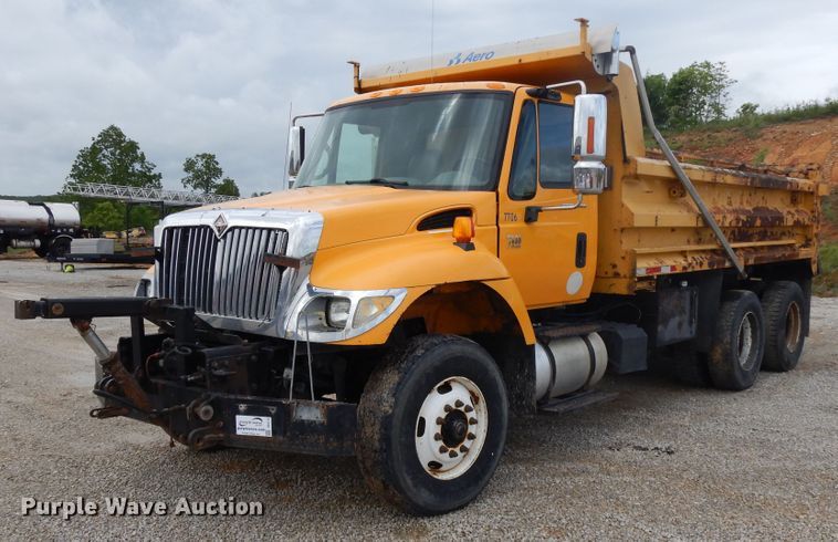 image for item DE5773 2006 International 7400  dump truck