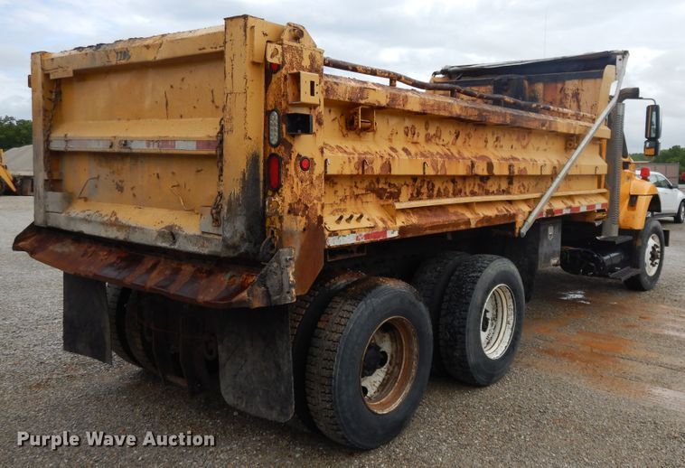 image for item DE5773 2006 International 7400  dump truck