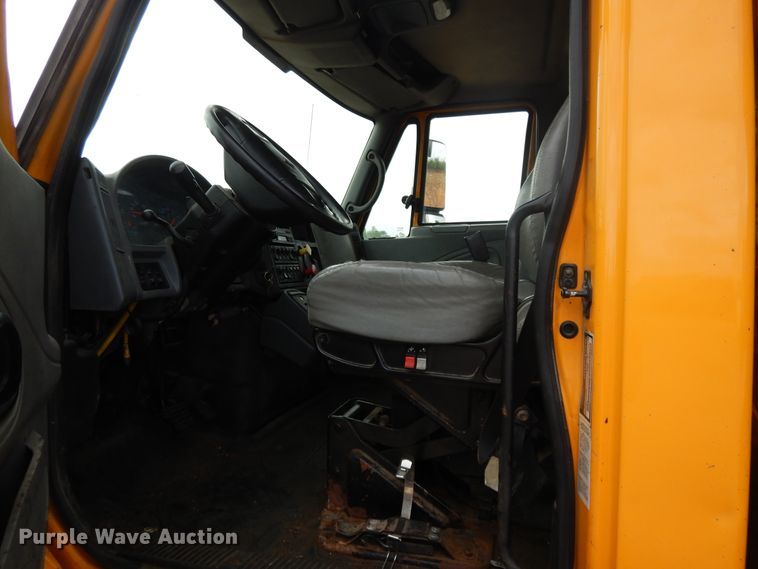 image for item DE5773 2006 International 7400  dump truck