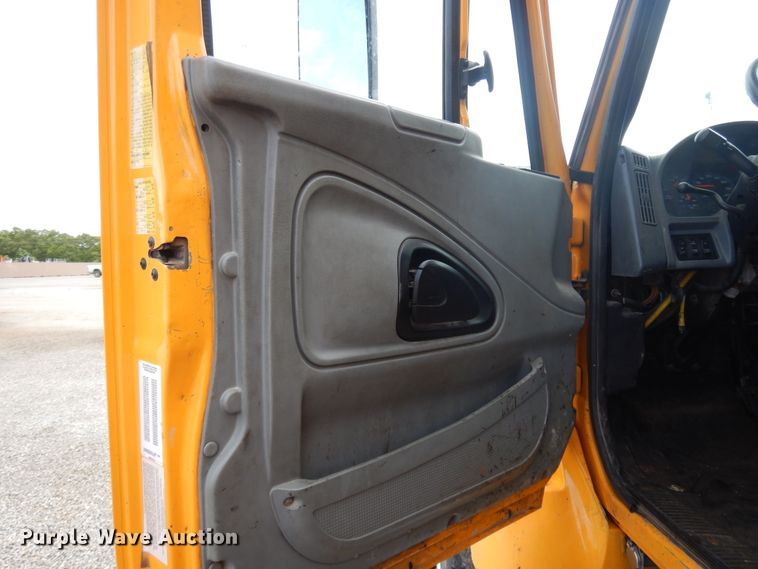 image for item DE5773 2006 International 7400  dump truck