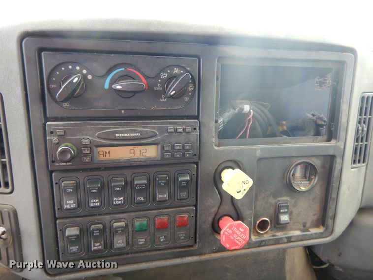 image for item DE5773 2006 International 7400  dump truck