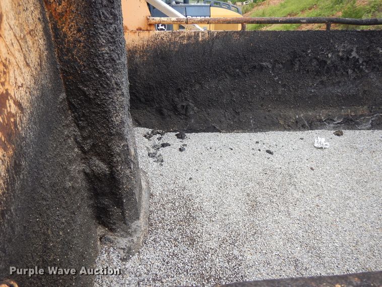 image for item DE5773 2006 International 7400  dump truck