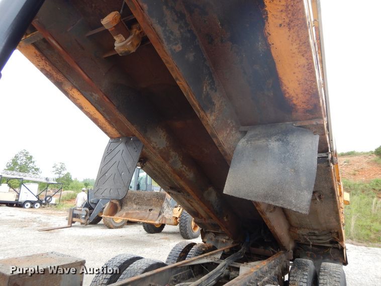 image for item DE5773 2006 International 7400  dump truck