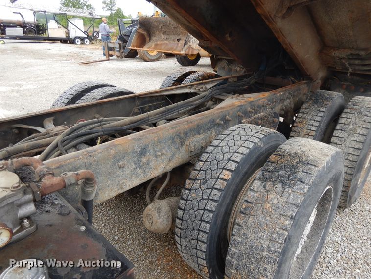 image for item DE5773 2006 International 7400  dump truck