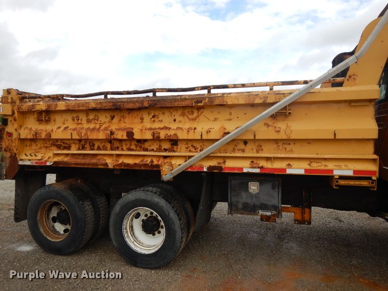 image for item DE5773 2006 International 7400  dump truck