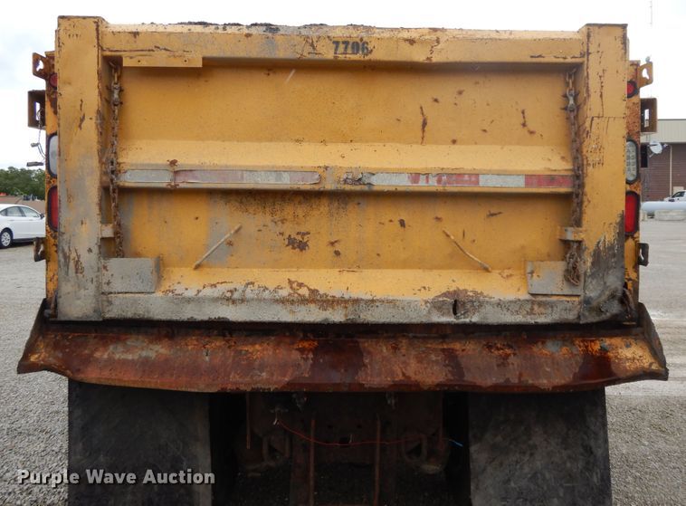 image for item DE5773 2006 International 7400  dump truck