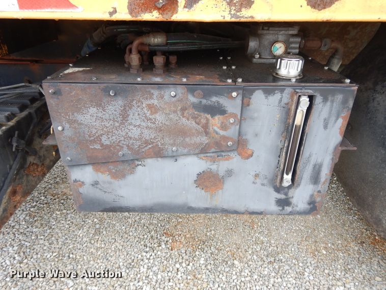 image for item DE5773 2006 International 7400  dump truck