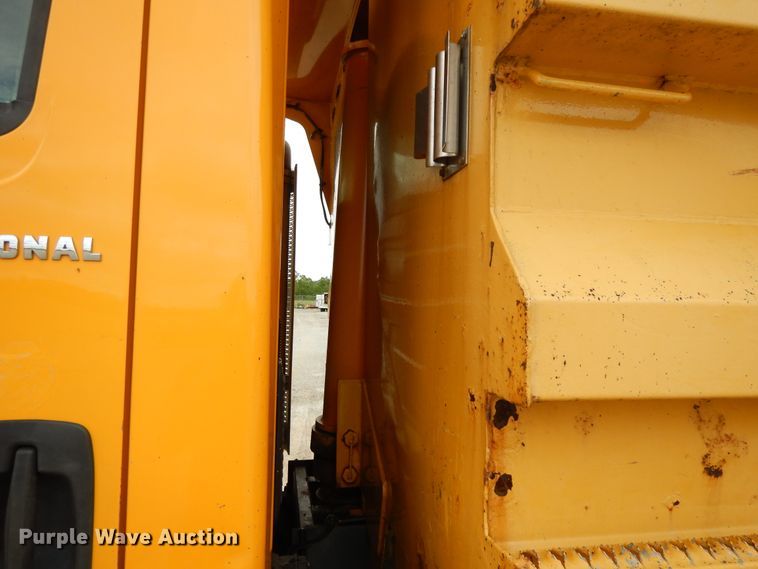 image for item DE5773 2006 International 7400  dump truck