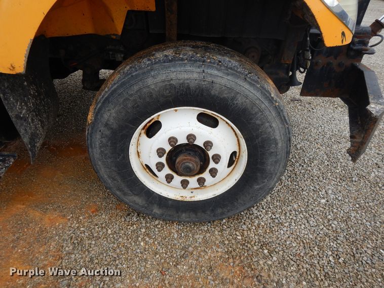 image for item DE5773 2006 International 7400  dump truck