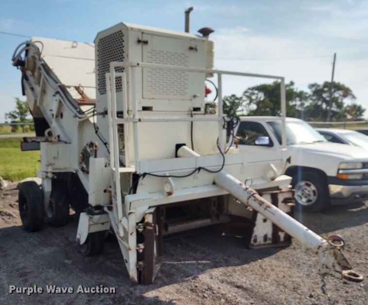 image for item DE6973 2000 Terex MS2 asphalt pickup machine