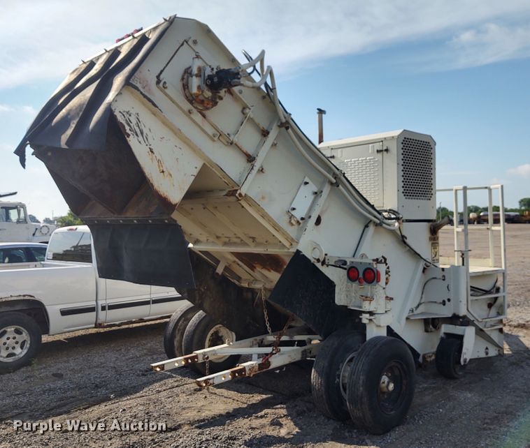 image for item DE6973 2000 Terex MS2 asphalt pickup machine