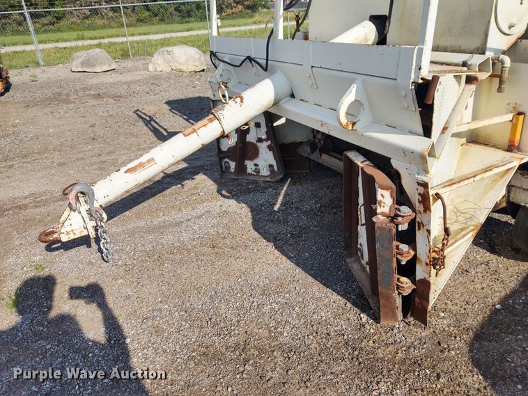 image for item DE6973 2000 Terex MS2 asphalt pickup machine