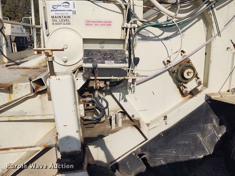 image for item DE6973 2000 Terex MS2 asphalt pickup machine