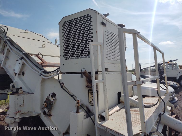 image for item DE6973 2000 Terex MS2 asphalt pickup machine