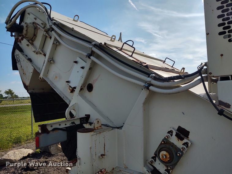 image for item DE6973 2000 Terex MS2 asphalt pickup machine