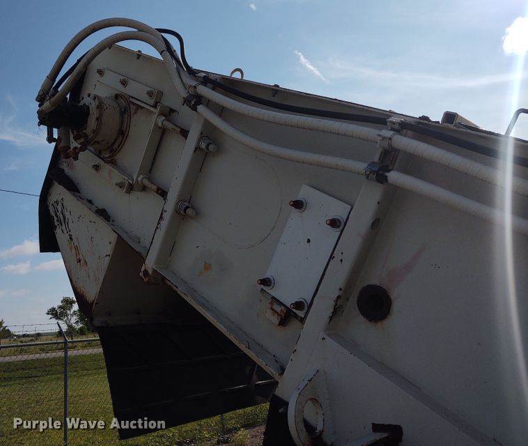 image for item DE6973 2000 Terex MS2 asphalt pickup machine