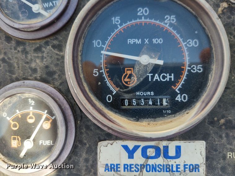 image for item DE6973 2000 Terex MS2 asphalt pickup machine