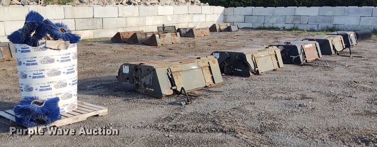 image for item DE6982 (5) Bobcat skid steer brooms