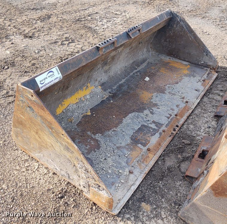 image for item DE6987 78"W skid steer bucket