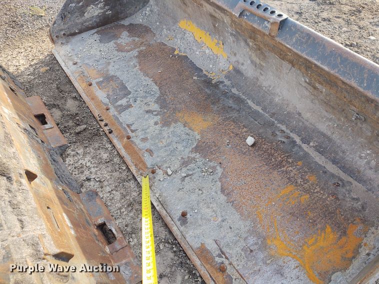 image for item DE6987 78"W skid steer bucket