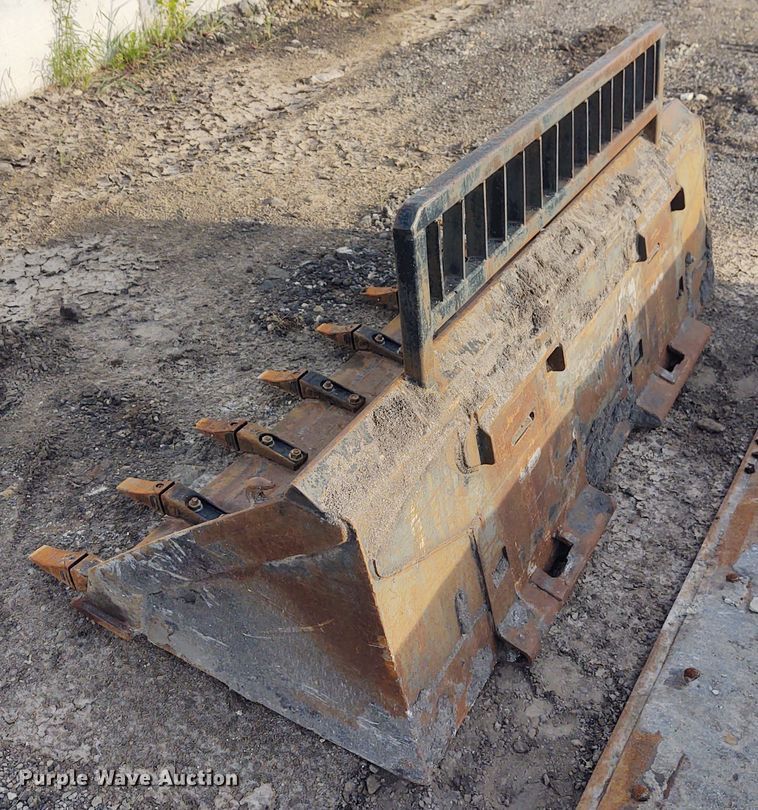 image for item DE6988 78"W skid steer bucket