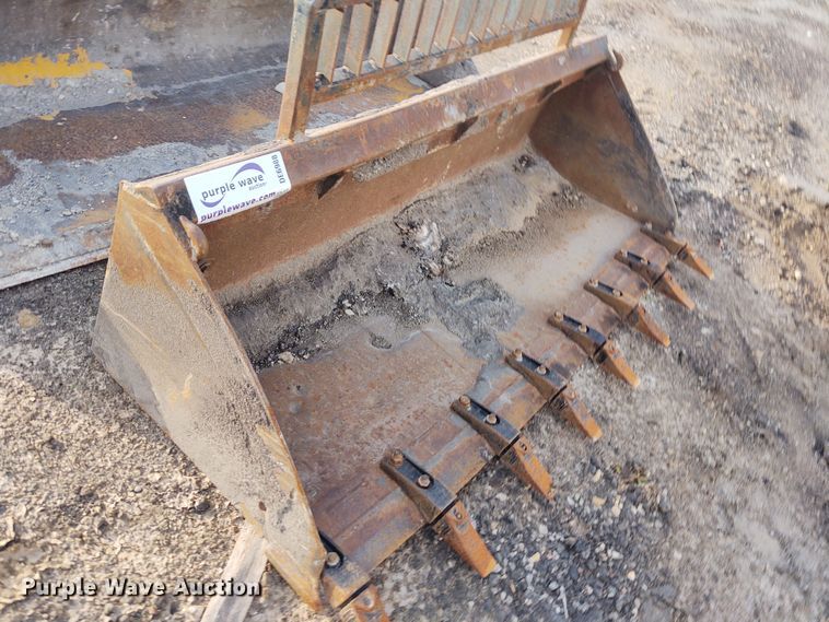image for item DE6988 78"W skid steer bucket