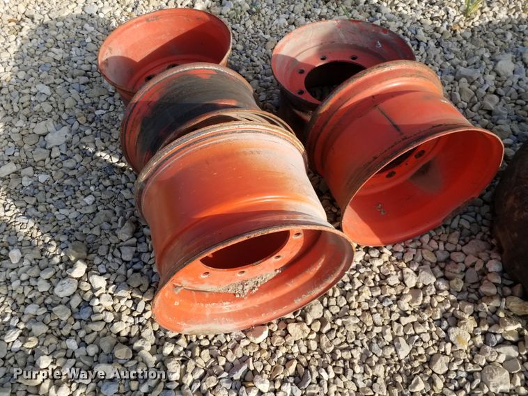 image for item DE6989 (9) skid steer tires