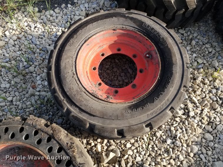 image for item DE6989 (9) skid steer tires