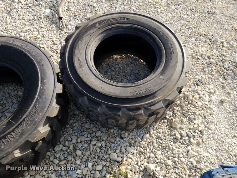 image for item DE6989 (9) skid steer tires