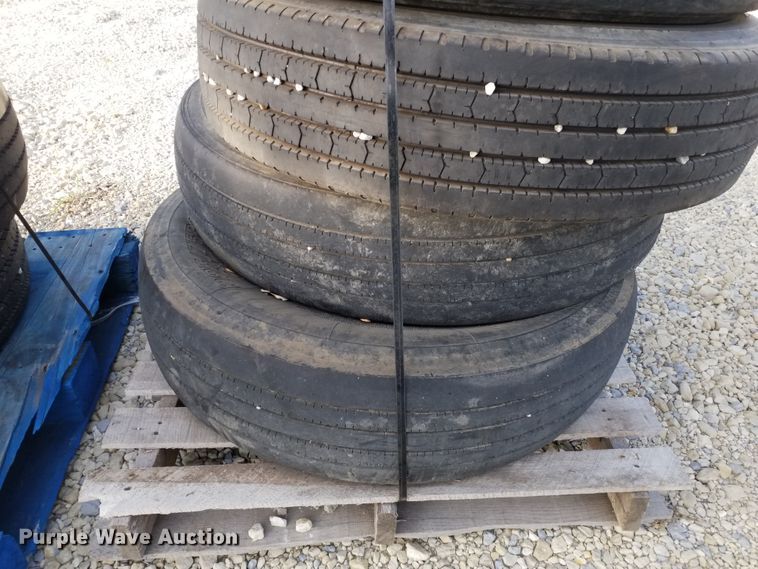 image for item DE6990 (5) 22.5 tires