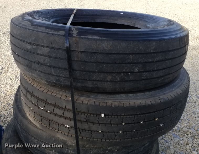 image for item DE6990 (5) 22.5 tires