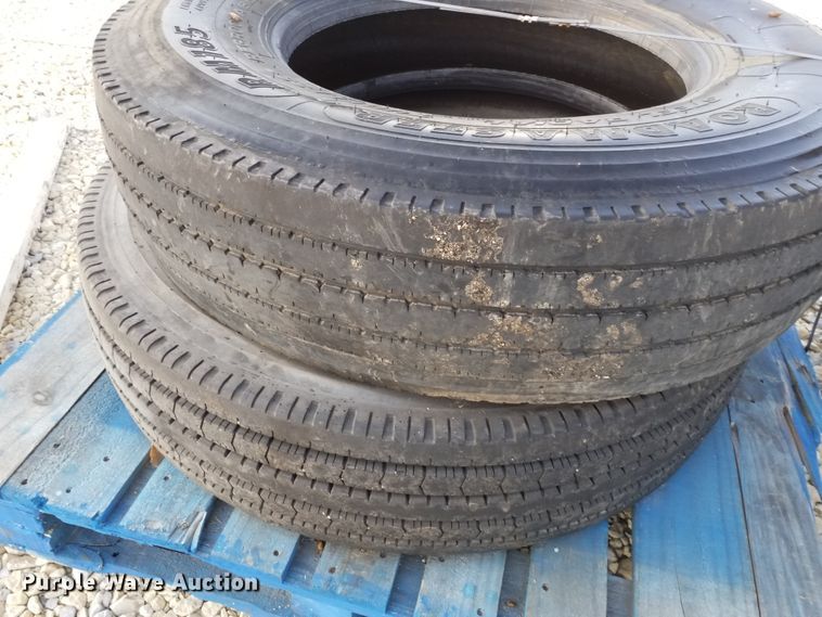image for item DE6990 (5) 22.5 tires